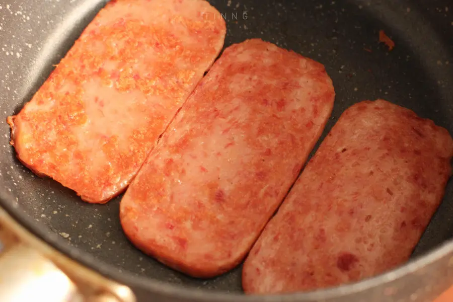 How to make a super thick marsh sandwich ~ detailed tip! Avocado egg luncheon meat sandwich ~ step 0