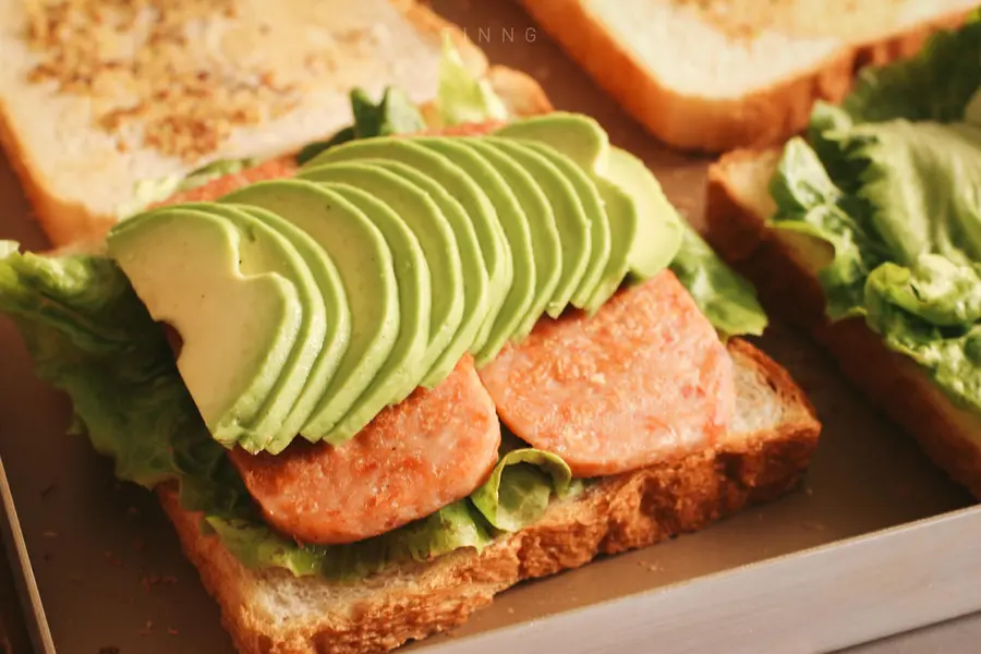 How to make a super thick marsh sandwich ~ detailed tip! Avocado egg luncheon meat sandwich ~ step 0