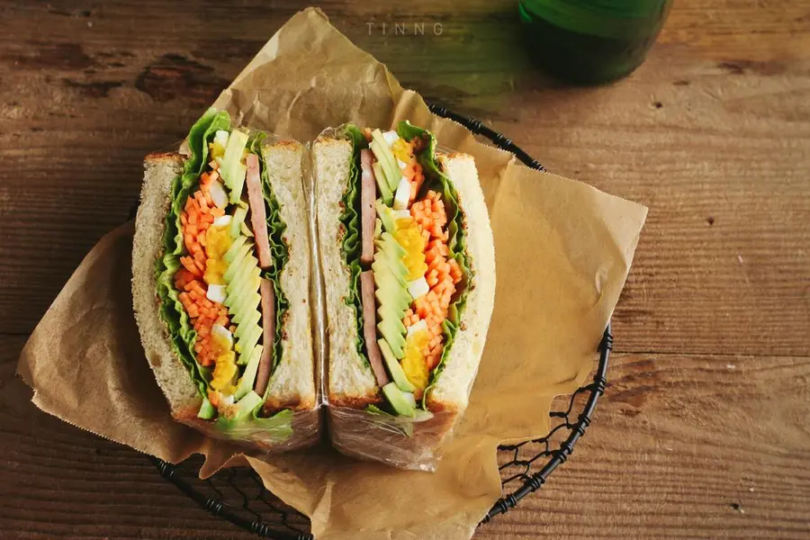 How to make a super thick marsh sandwich ~ detailed tip! Avocado egg luncheon meat sandwich ~