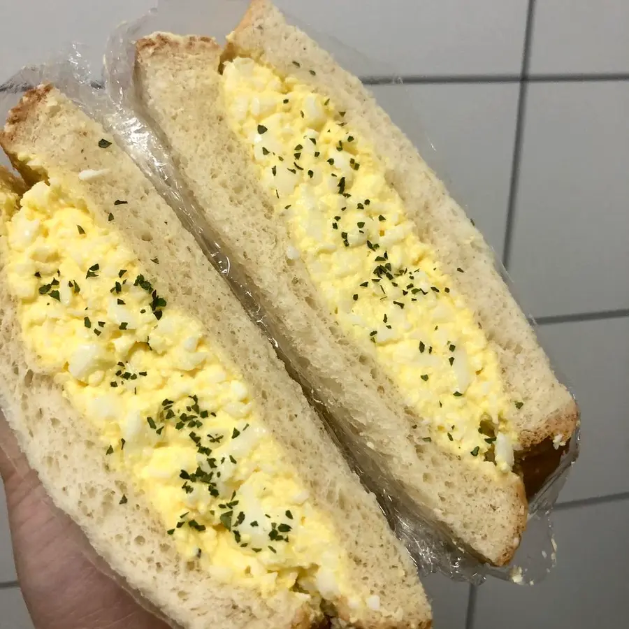 Japanese 711 egg sandwich with the same style, delicious and delicious step 0