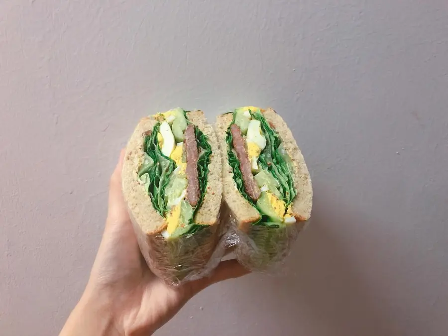 A super thick and super satisfying marsh sandwich step 0