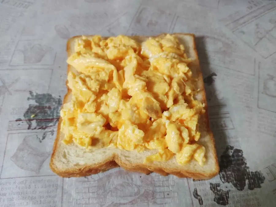 Egg and ham sandwiches , kill the bakery in seconds, teach you how to make sandwiches, and you can set up a stall of food step 0