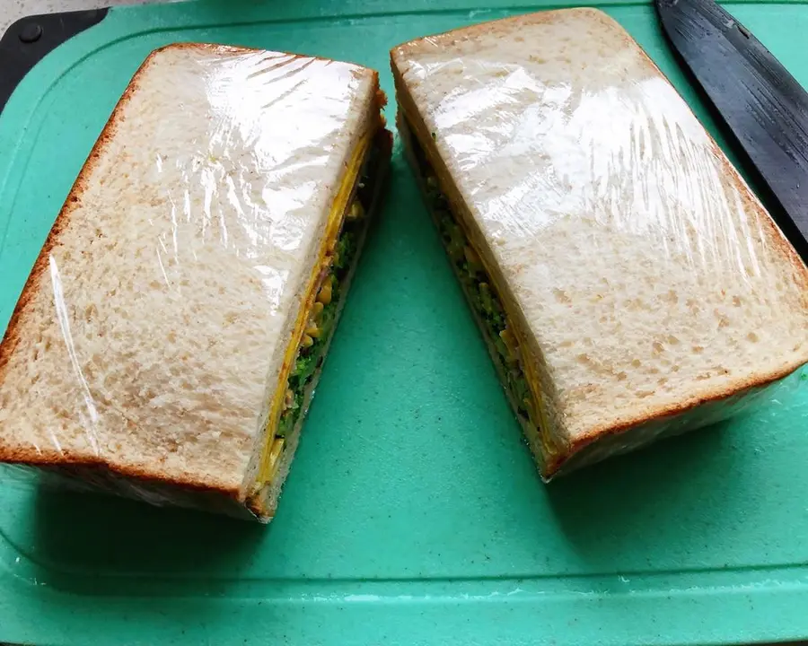 Tuna sandwich step 0