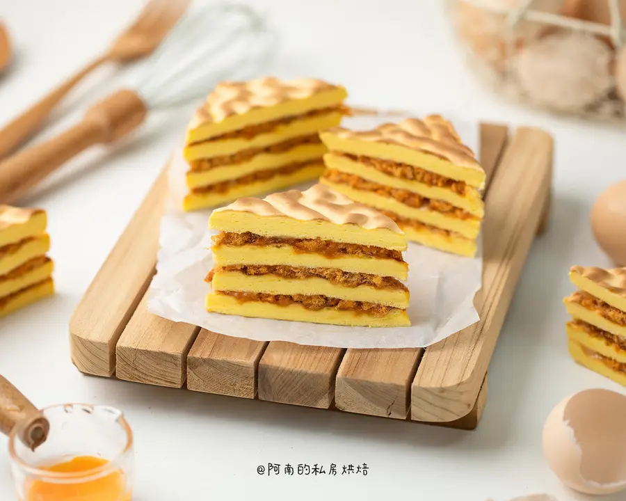 Consume egg yolks! Super delicious tiger skin and meat floss sandwich cake!