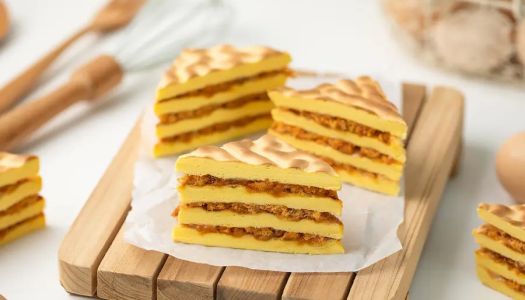 Consume egg yolks! Super delicious tiger skin and meat floss sandwich cake!