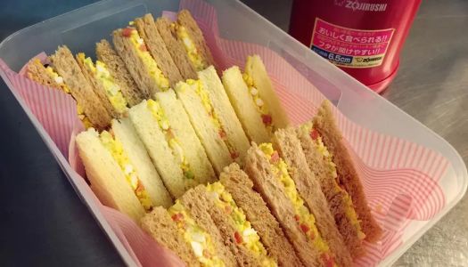 Delicious egg sandwiches in Kuaishou