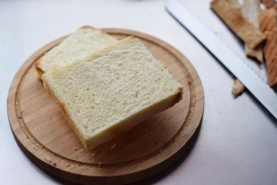 Strawberry Cream Sandwich (with tips on how to cut a neat cream sandwich) step 0