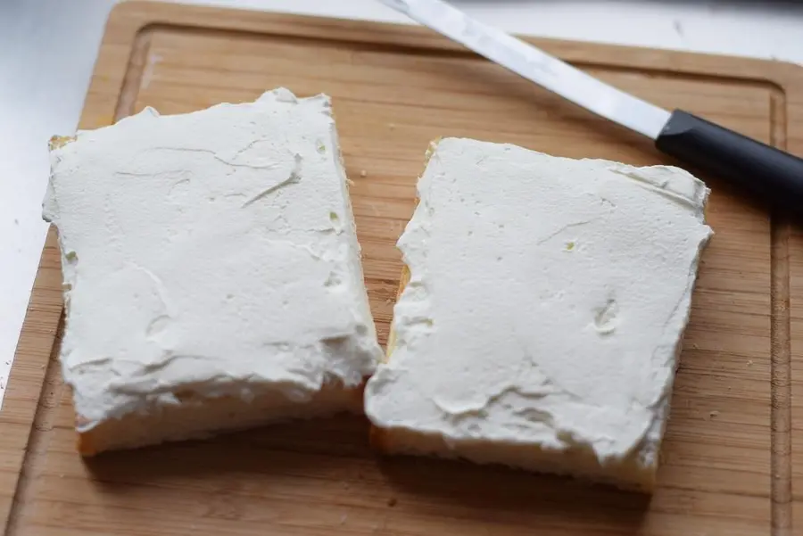 Strawberry Cream Sandwich (with tips on how to cut a neat cream sandwich) step 0