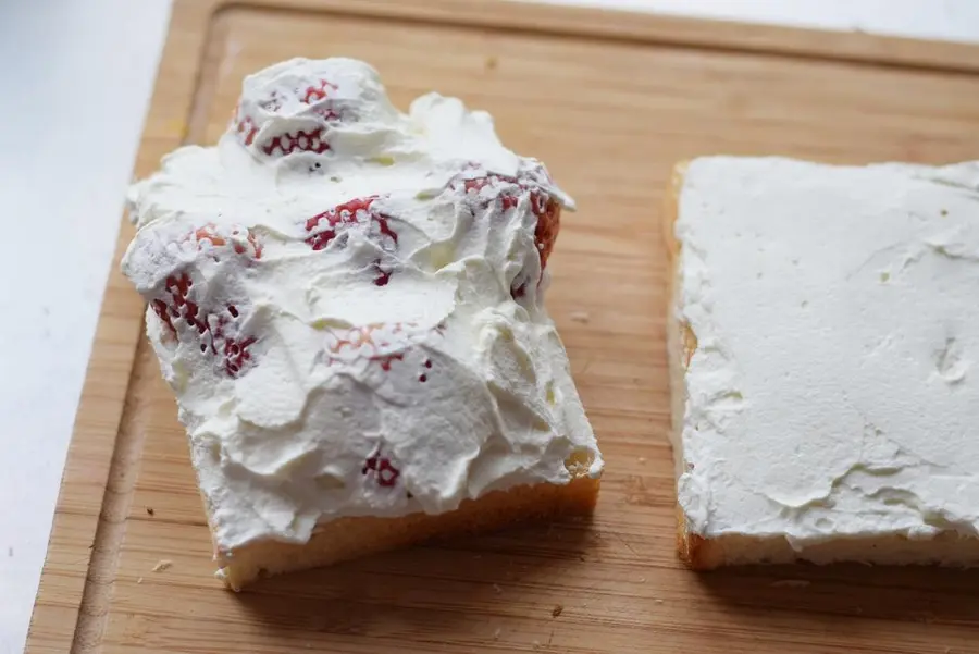 Strawberry Cream Sandwich (with tips on how to cut a neat cream sandwich) step 0