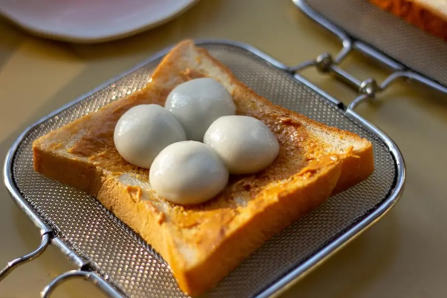 How to eat toast fairy 001: soft and glutinous sweet peanut butter soup balls flowing heart sandwich step 0