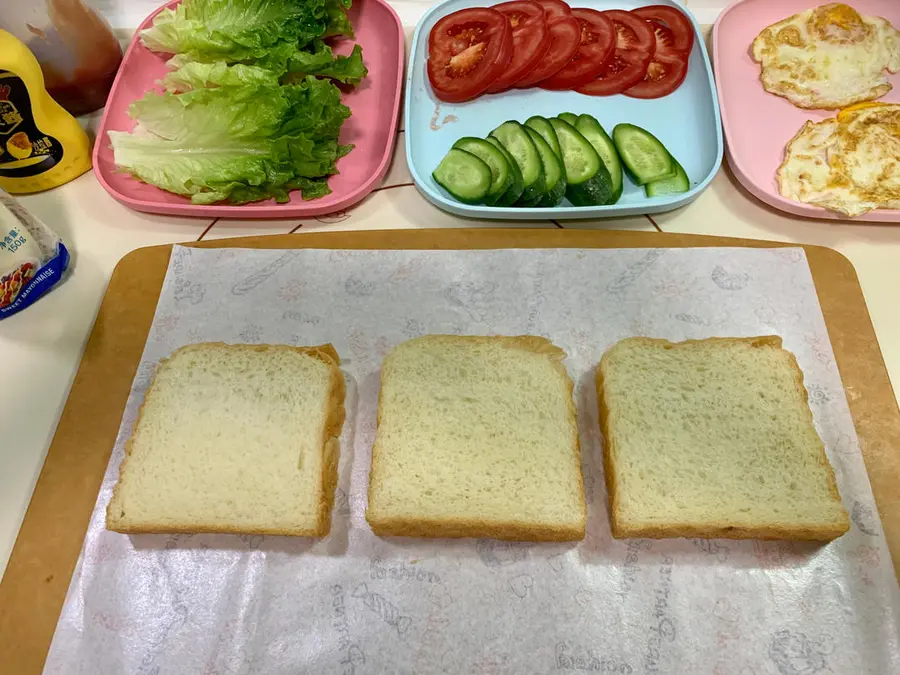 White toast for breakfast to make sandwiches step 0