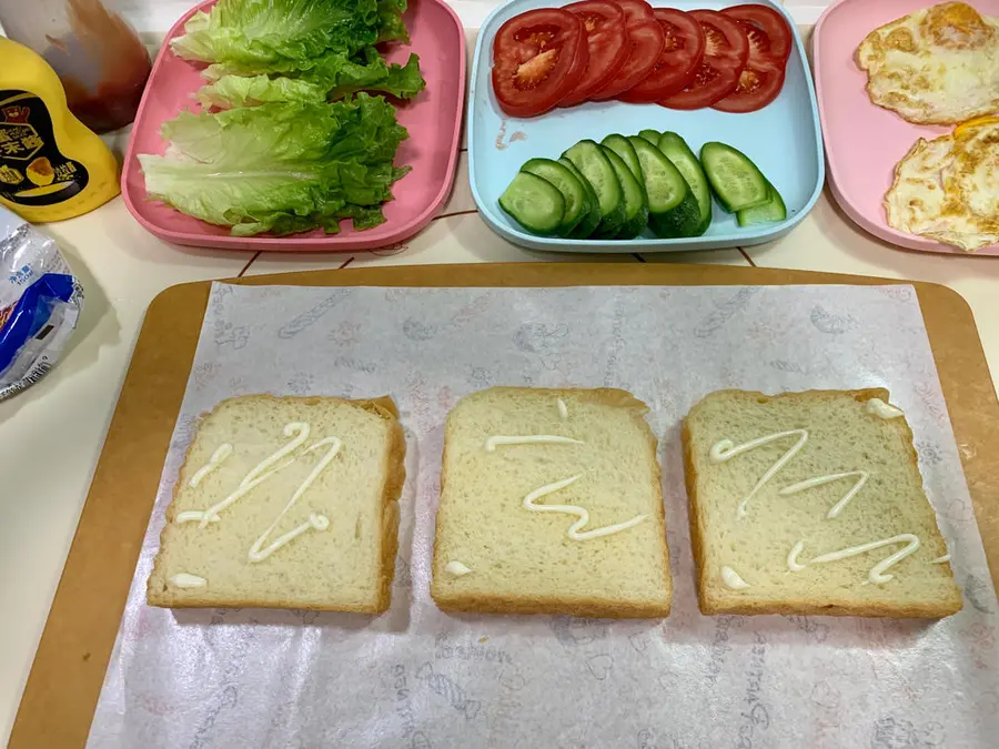 White toast for breakfast to make sandwiches step 0