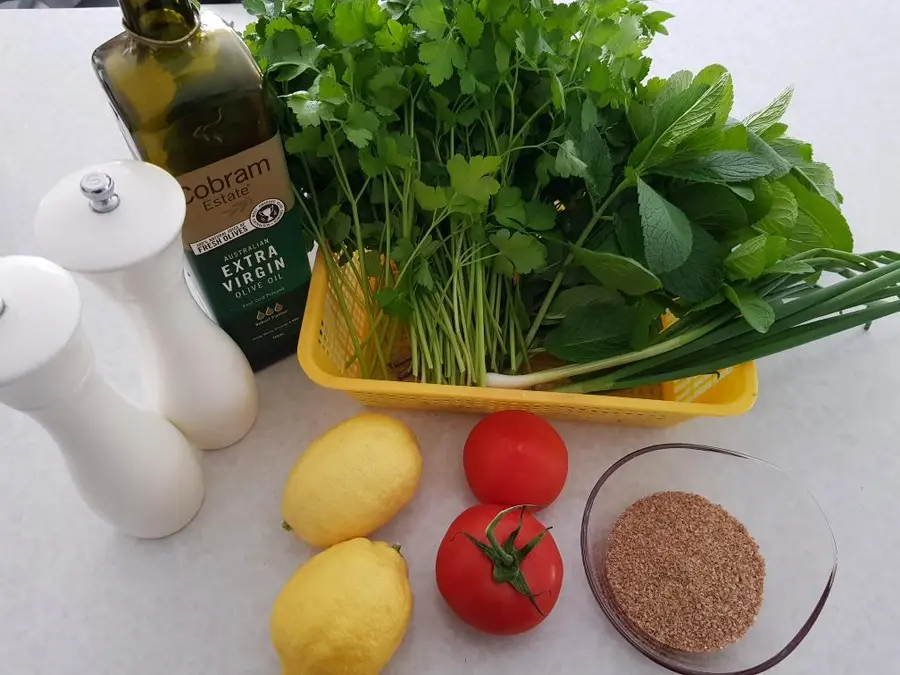 Tabbouleh salad, Sharatabule, Lebanon step 0