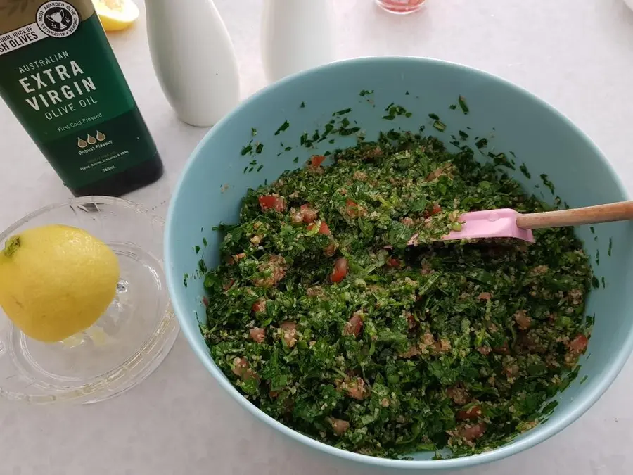 Tabbouleh salad, Sharatabule, Lebanon step 0