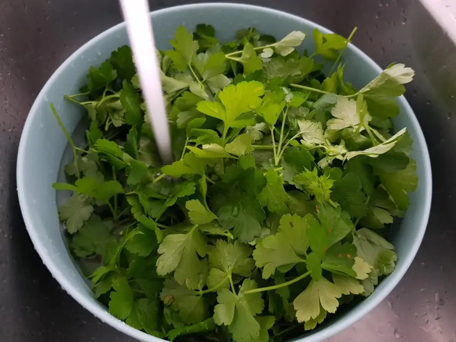 Tabbouleh salad, Sharatabule, Lebanon step 0