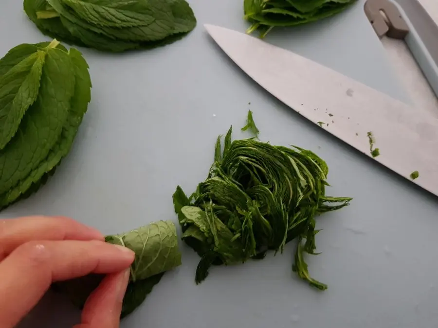 Tabbouleh salad, Sharatabule, Lebanon step 0