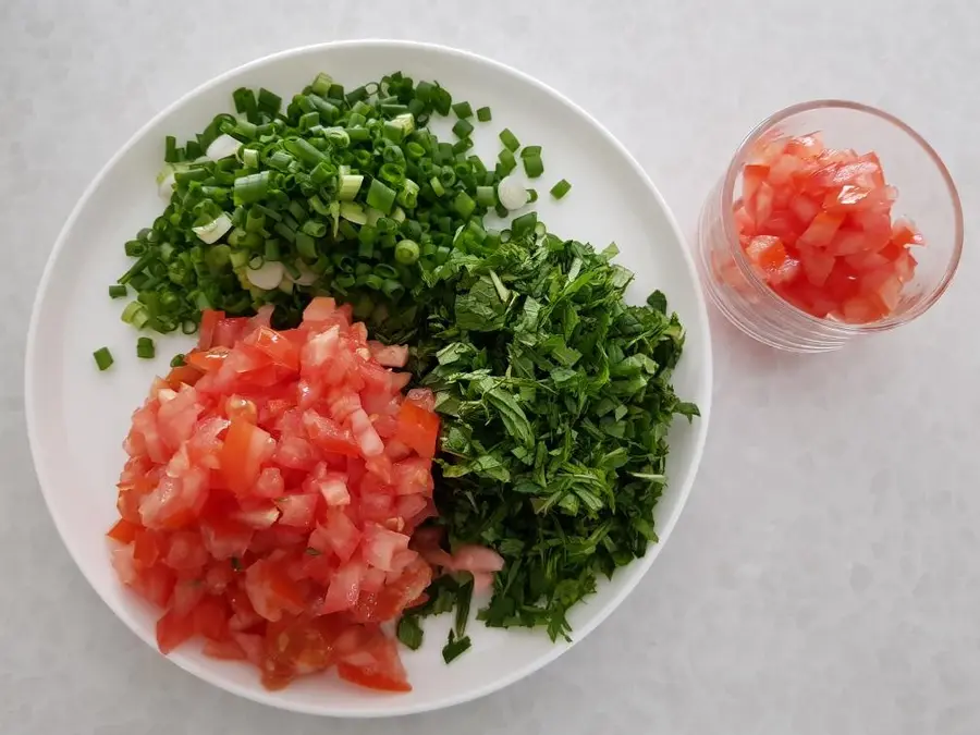 Tabbouleh salad, Sharatabule, Lebanon step 0