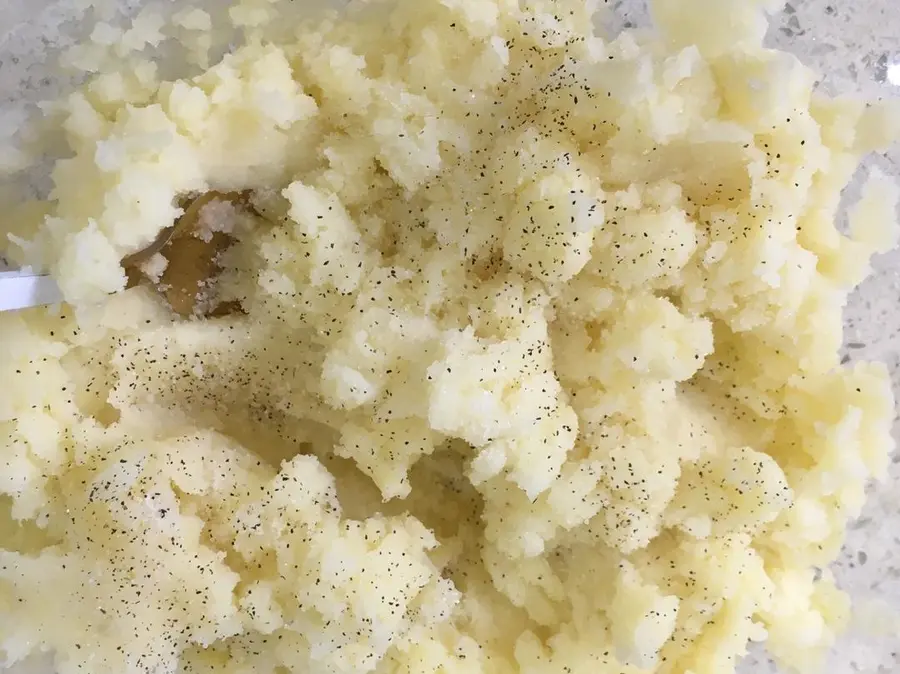 Japanese-style mashed potato salad step 0