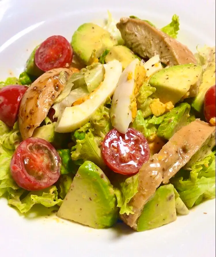  Low-fat delicious avocado  chicken breast salad 