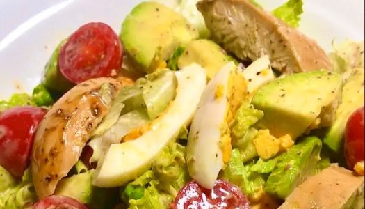  Low-fat delicious avocado  chicken breast salad 