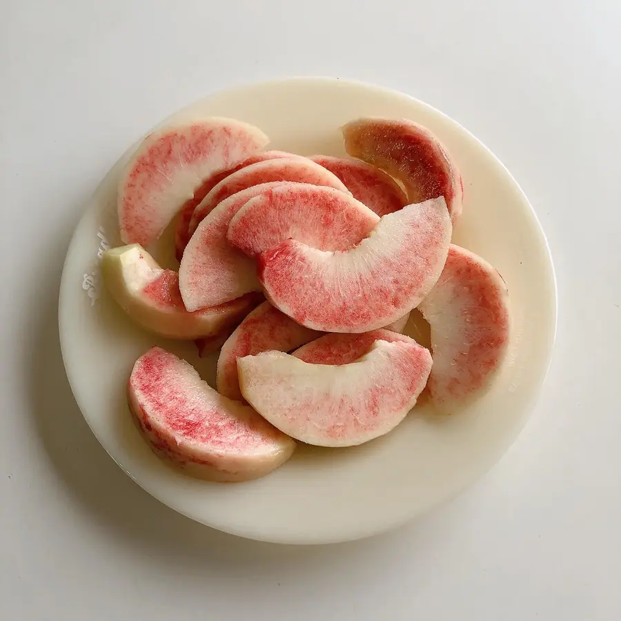 Summer light Earl  Grey tea with peach cheese salad step 0