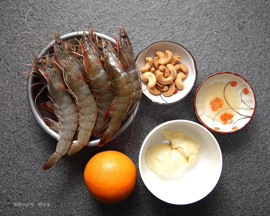 Happy New Year's dish: fresh orange cashew nut salad crispy shrimp step 0