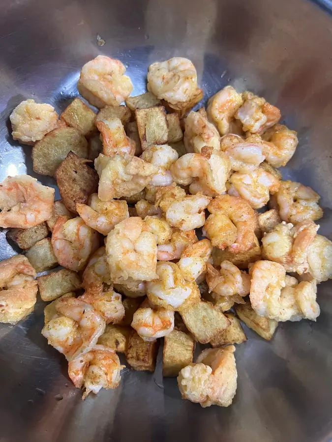 Salad with honey mustard shrimp balls step 0