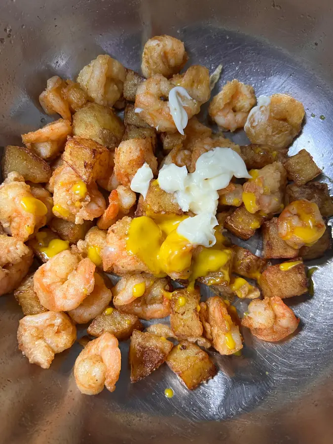 Salad with honey mustard shrimp balls step 0