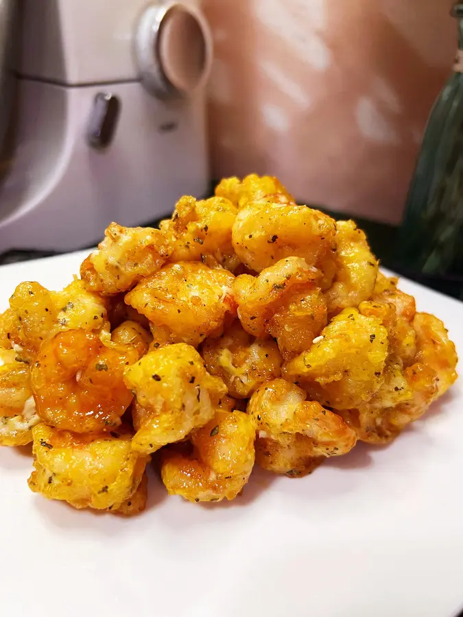 Salad with honey mustard shrimp balls