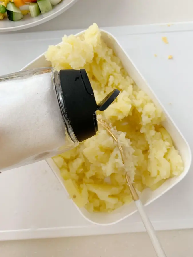 Delicious to lick the bowl of egg mashed potato salad step 0