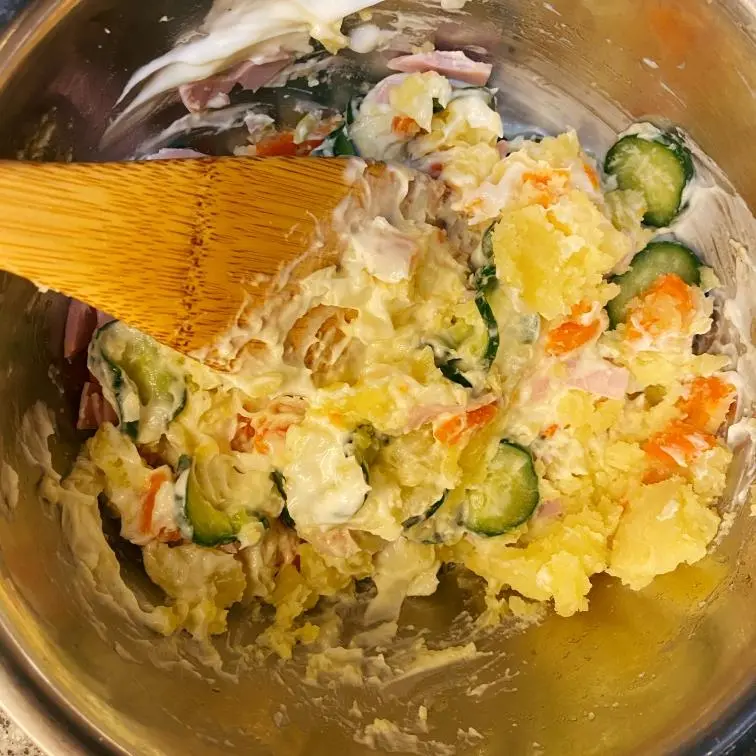 Authentic Japanese-style potato salad step 0