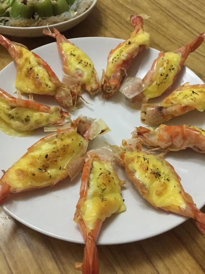 Baked prawns with cheese salad dressing step 0