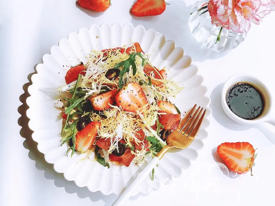 Strawberry salad