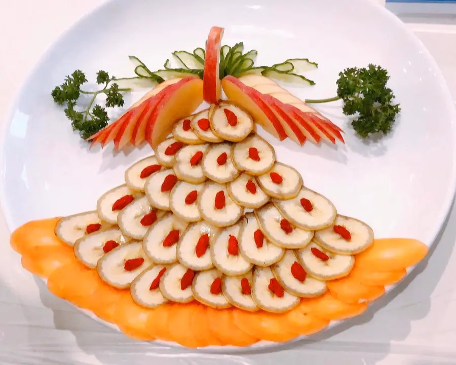 Phoenix-shaped fruit platter Peacock platter step 0