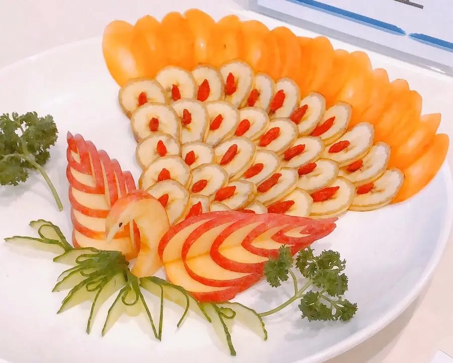 Phoenix-shaped fruit platter Peacock platter