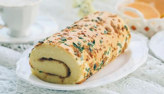 Chives and pork floss salad dressing cake Swiss roll (thick and soft) C21