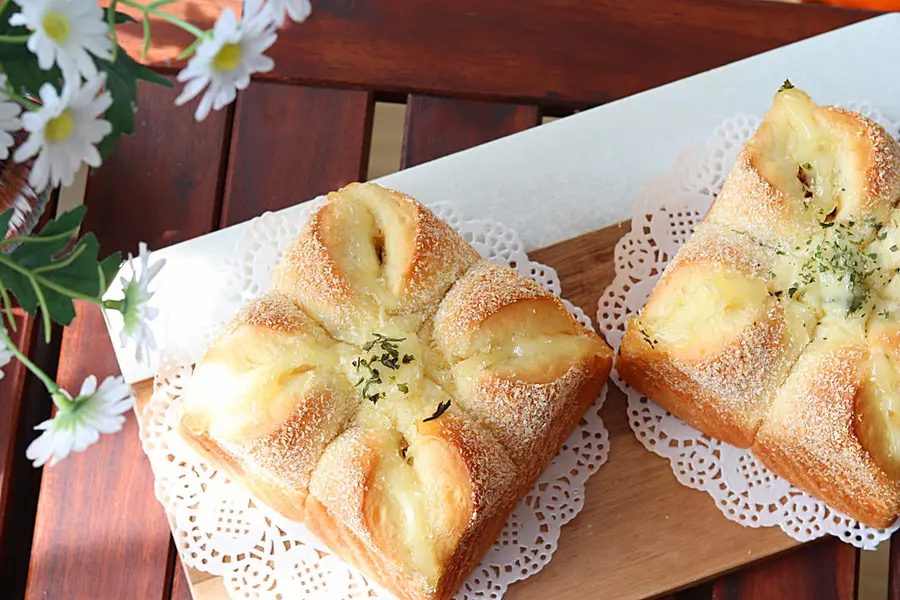 The meat floss salad is a small square, and the beautiful and delicious square little toast!