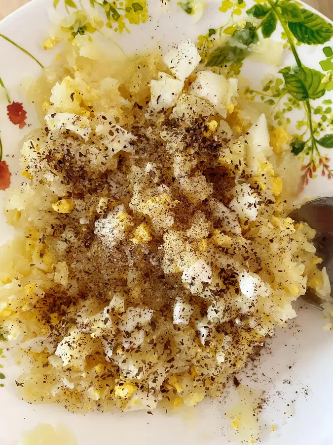 Healthy simple (minus) meal ~ potato, egg, lettuce salad  step 0