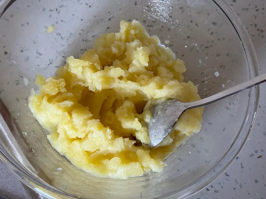 Eggs and mashed potatoes step 0