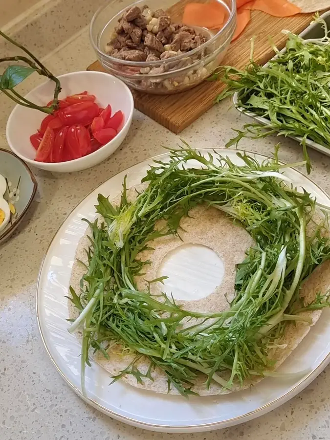 Beef salad  garlands step 0