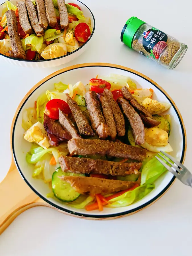 Steak salad with seasonal vegetables step 0