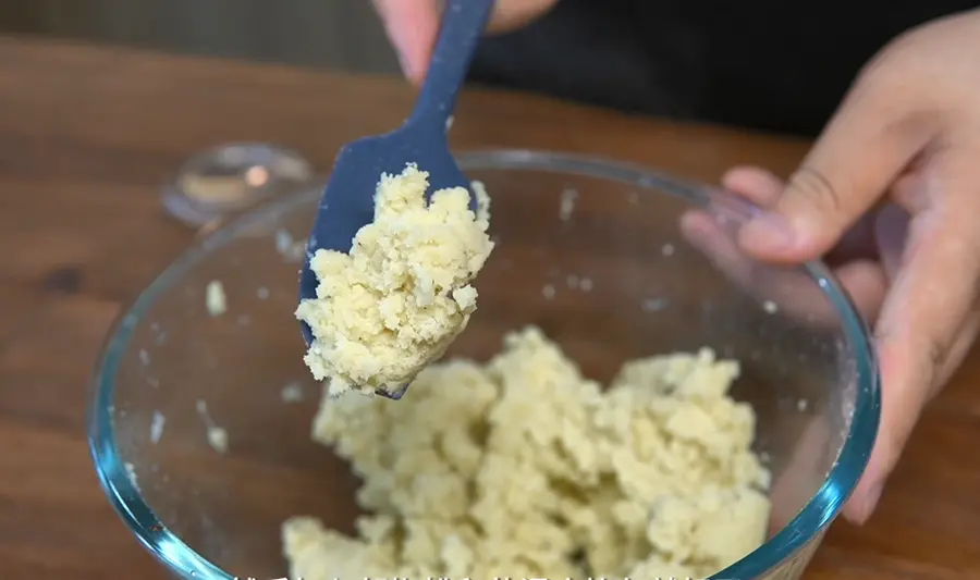 What would it look like to put mashed potatoes with salad in bread? step 0