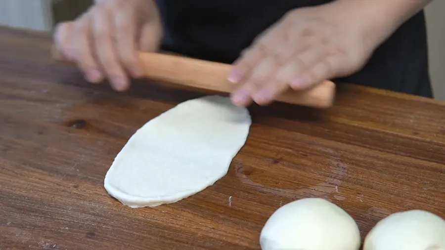 What would it look like to put mashed potatoes with salad in bread? step 0