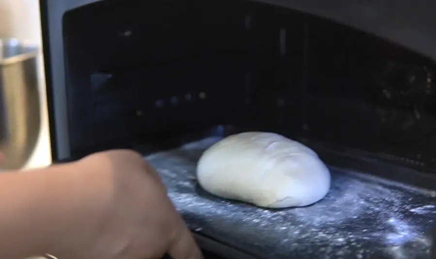 What would it look like to put mashed potatoes with salad in bread? step 0