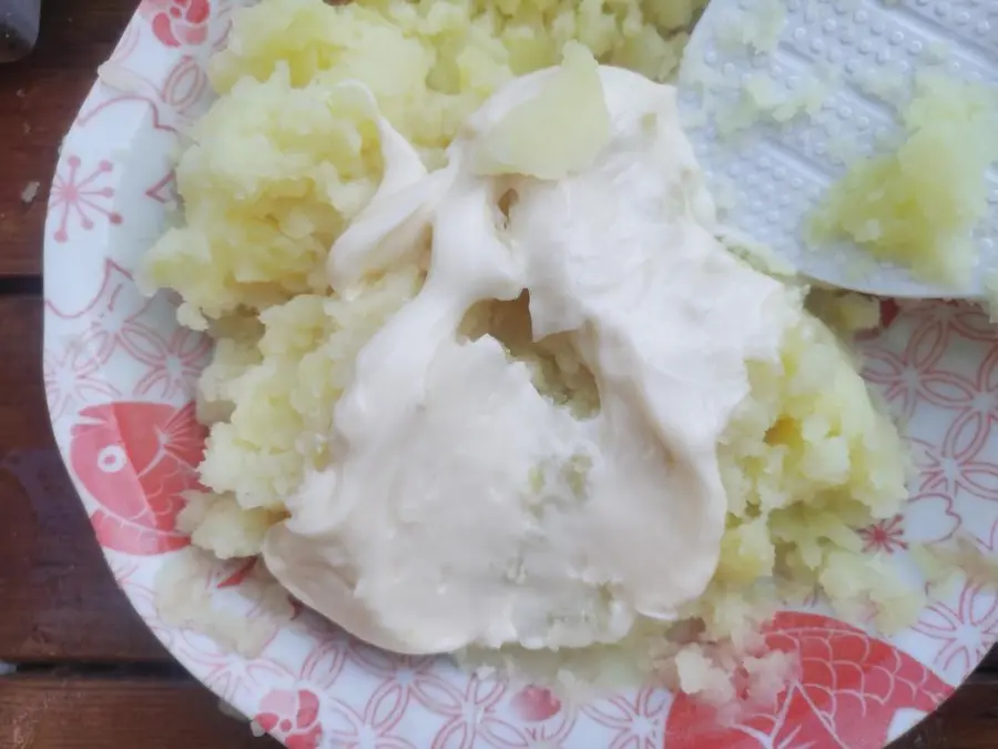 Butter prawn mashed potato salad step 0