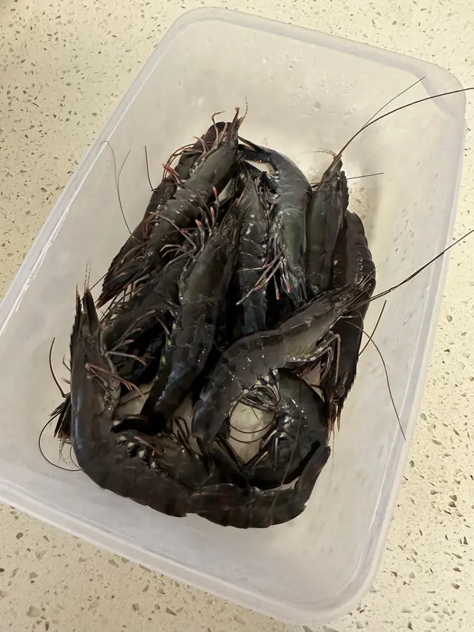 Ten minutes to get a five-star hard dish ~ potato chips salad shrimp step 0