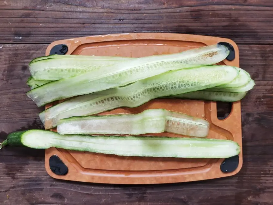  In summer, you must eat  tuna and cucumber salad rolls  to lose fat step 0