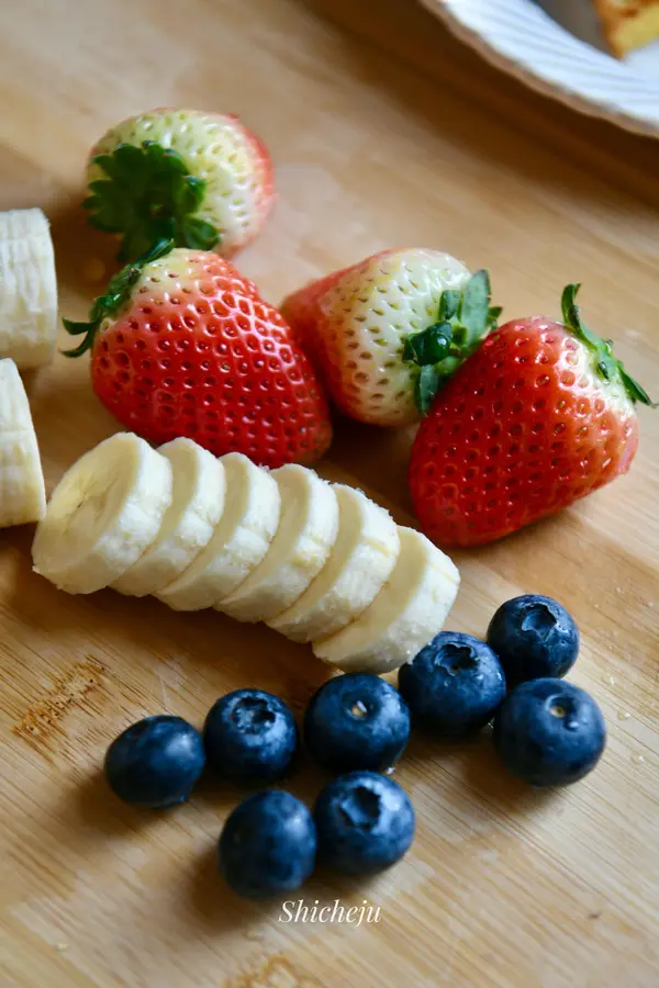 Christmas  Gift you a sweet - Christmas West Toast Fruit Salad step 0