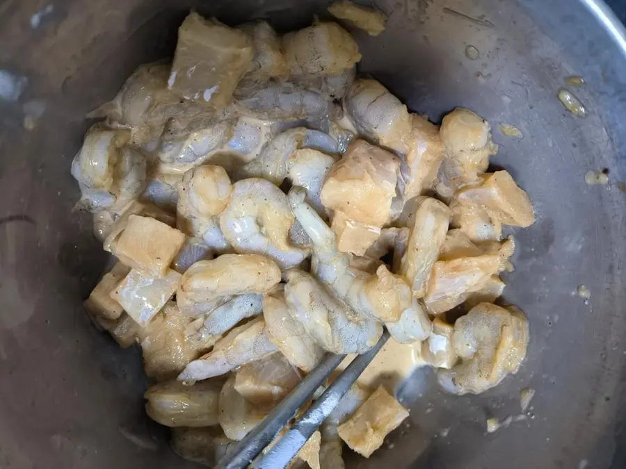 Shrimp, mashed potatoes, lettuce salad step 0