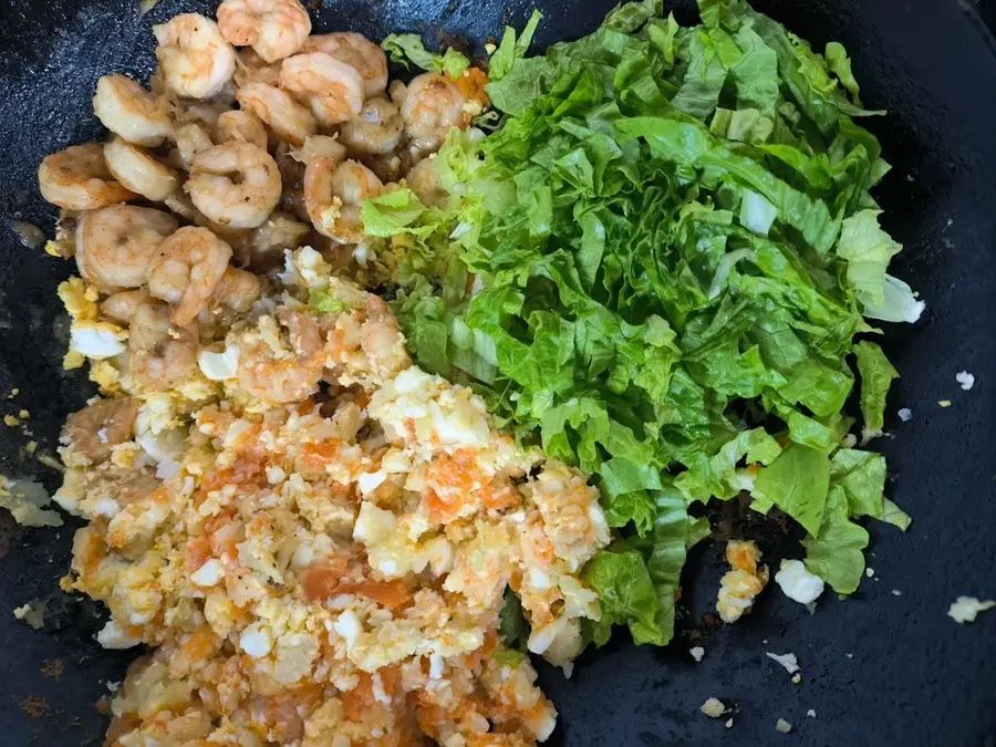 Shrimp, mashed potatoes, lettuce salad step 0